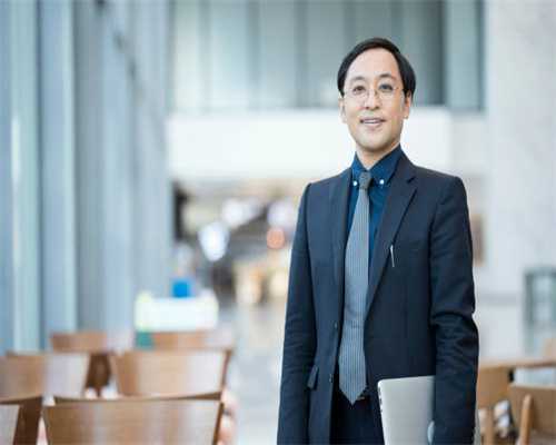 11岁独腿男孩拄拐打篮球走红：运球动作娴熟丝滑，还曾与偶像易建联“同框”